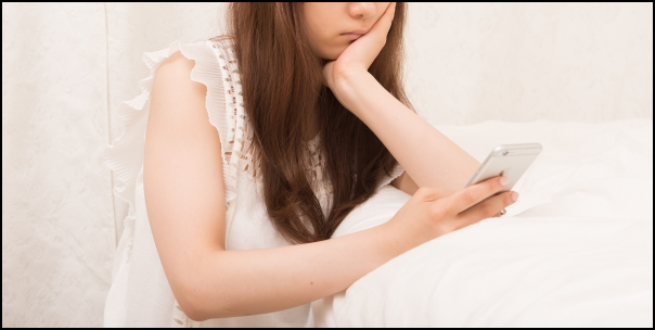 スマホ使うとほうれい線?