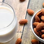 アーモンドミルクはほうれい線に効く?