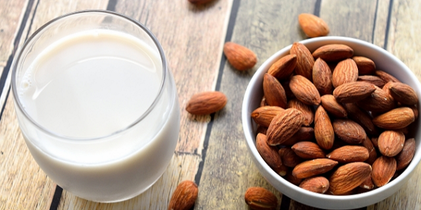 アーモンドミルクでほうれい線を消す