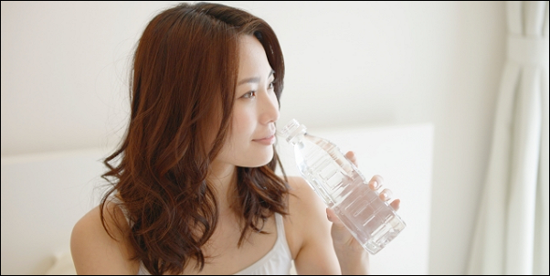 ペットボトルでほうれい線を消す